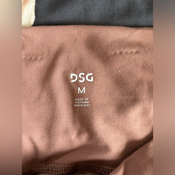 DSG Women’s Leggings - Picture 4 of 9